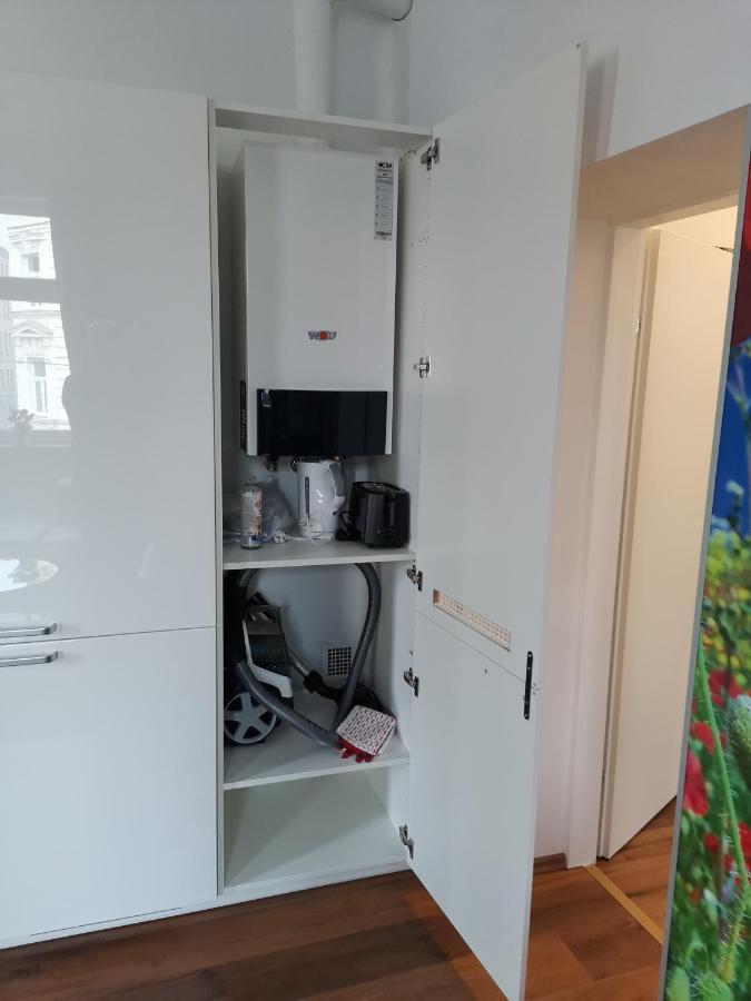 Studio & Apartments Near Reumannplatz Виена Екстериор снимка