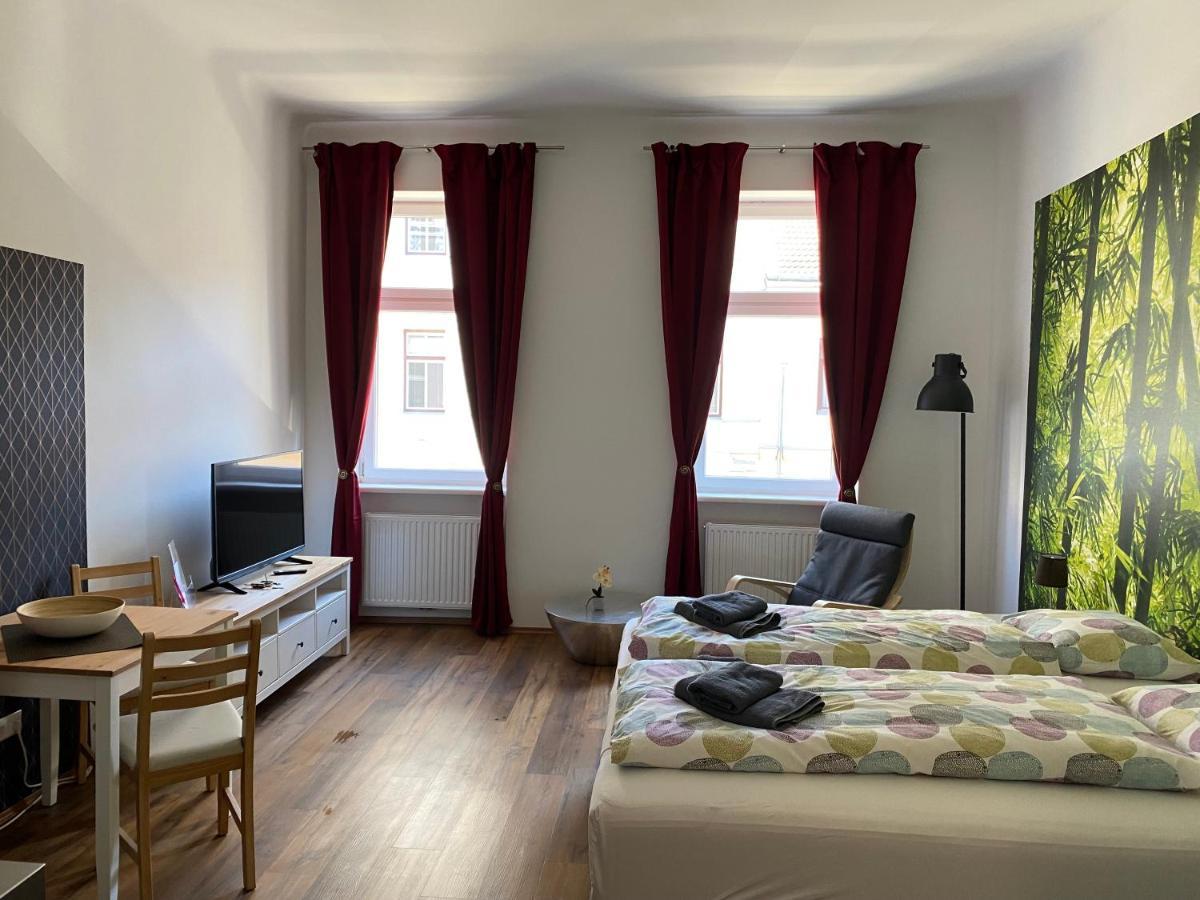 Studio & Apartments Near Reumannplatz Виена Екстериор снимка