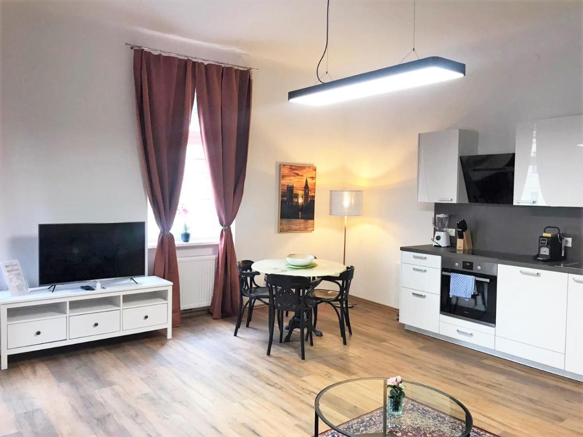 Studio & Apartments Near Reumannplatz Виена Екстериор снимка