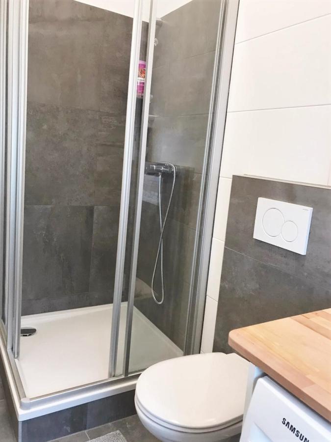 Studio & Apartments Near Reumannplatz Виена Екстериор снимка