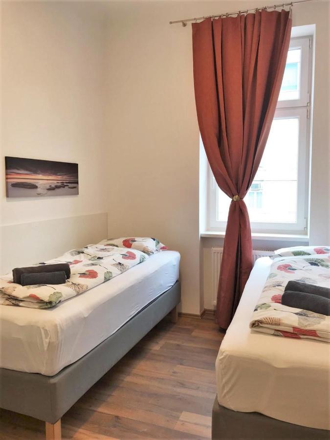 Studio & Apartments Near Reumannplatz Виена Екстериор снимка