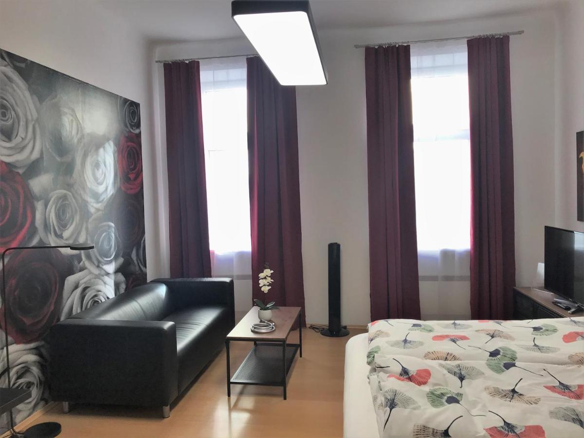 Studio & Apartments Near Reumannplatz Виена Екстериор снимка