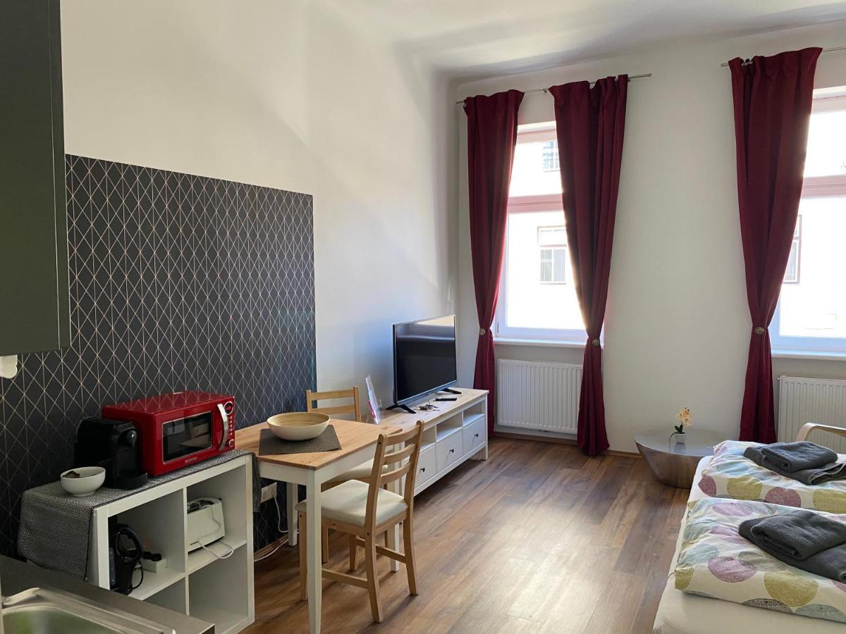 Studio & Apartments Near Reumannplatz Виена Екстериор снимка