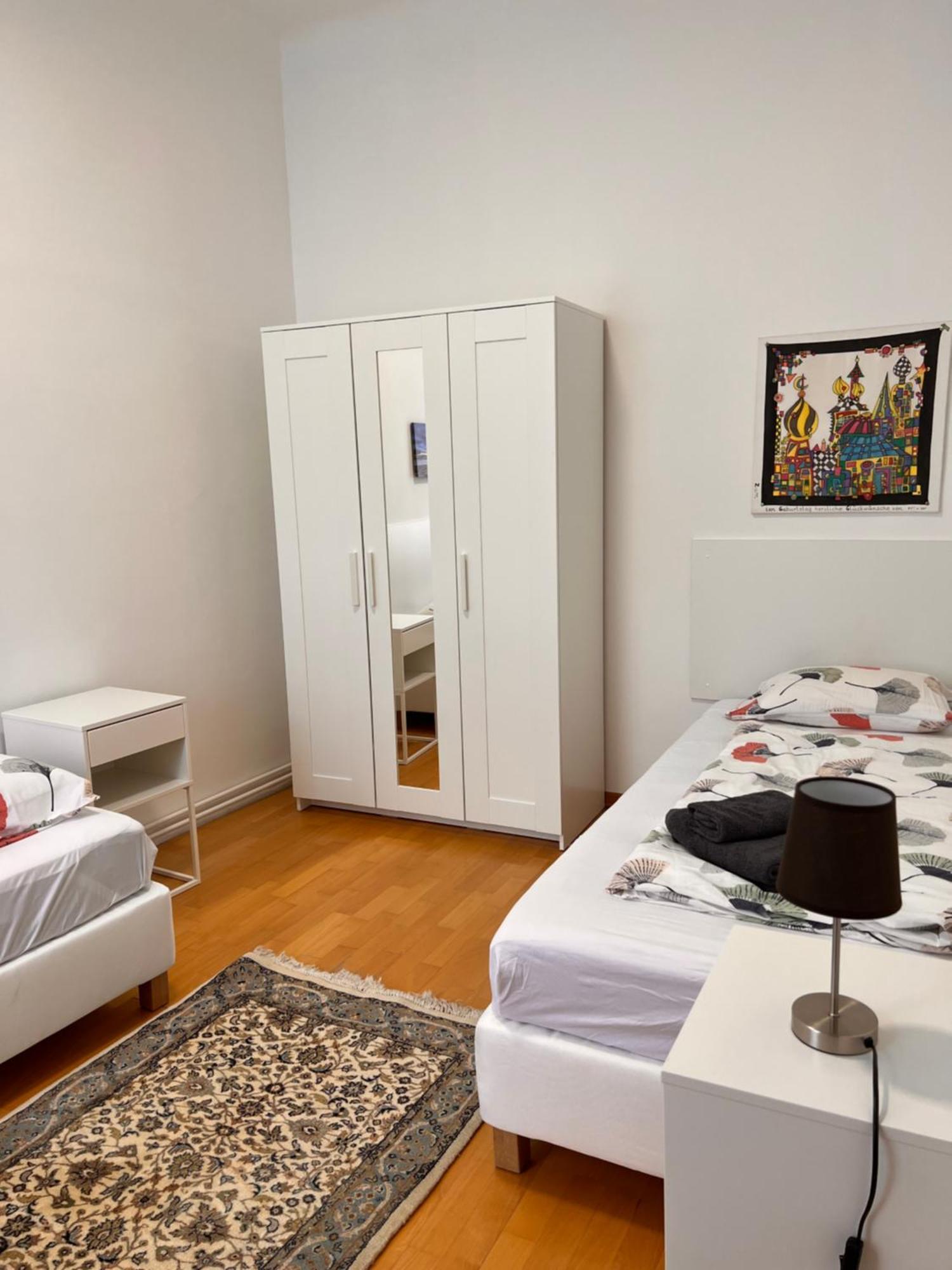 Studio & Apartments Near Reumannplatz Виена Екстериор снимка