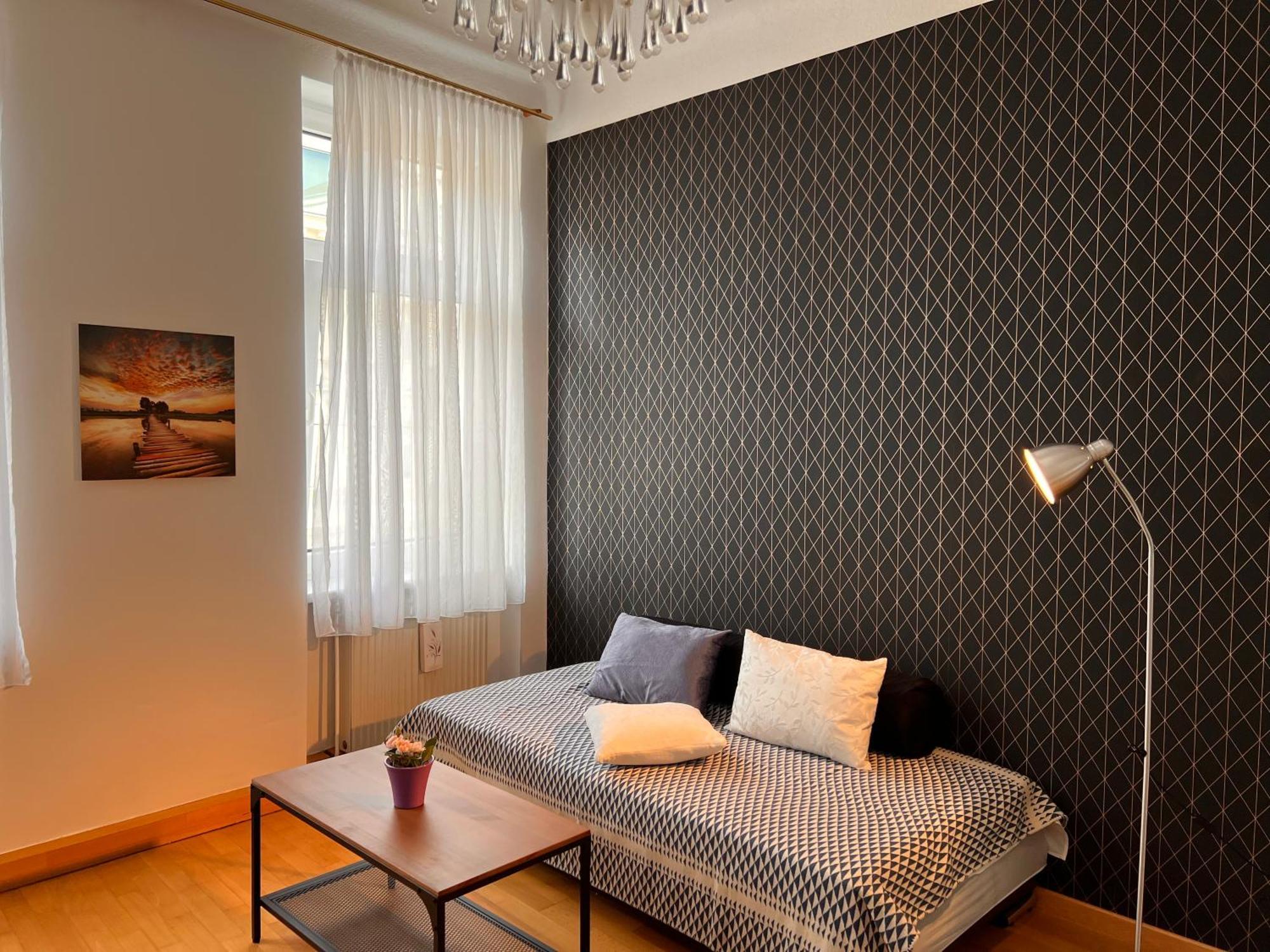 Studio & Apartments Near Reumannplatz Виена Екстериор снимка