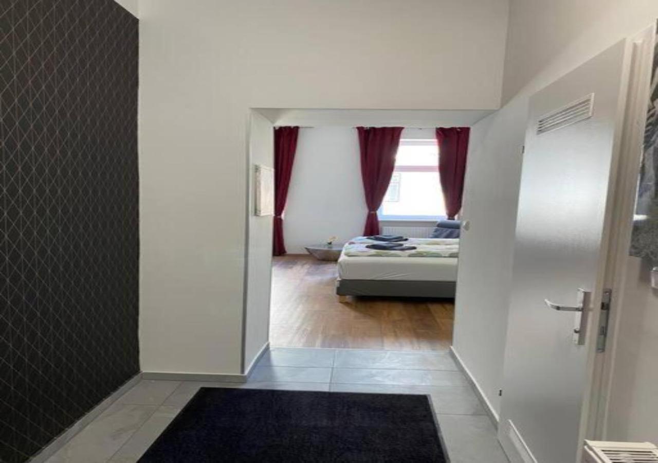 Studio & Apartments Near Reumannplatz Виена Екстериор снимка